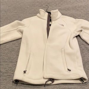 White fleece The North Face jacket
